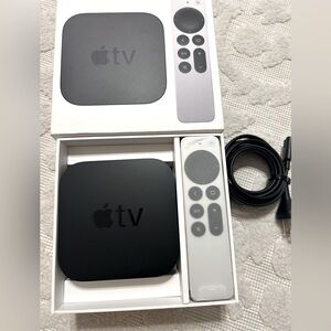 Apple TV 4K 32gb works Great! Complete
